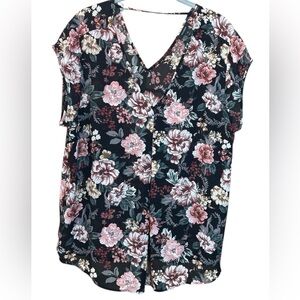 Halogen blouse 1X floral V-neck front and back pleated in front short sleeve